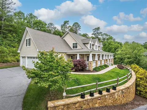 113 Willow Farm Rd, Fairview, NC 28730