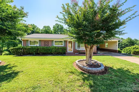 36 Central Ave, Granite Falls, NC 28630 photo 4