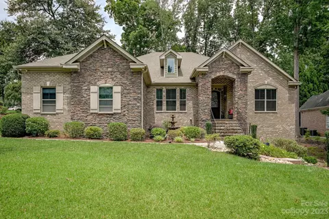 7592 Turnberry Ln, Stanley, NC 28164