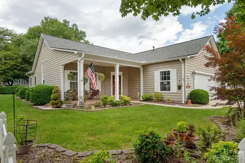 192 Cambridge Dr, Brevard, NC 28712 photo 2