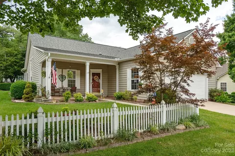 192 Cambridge Dr, Brevard, NC 28712