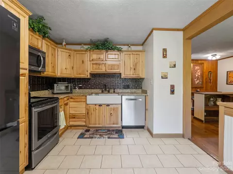 105 Mccraw Rd, Flat Rock, NC 28731 photo 9