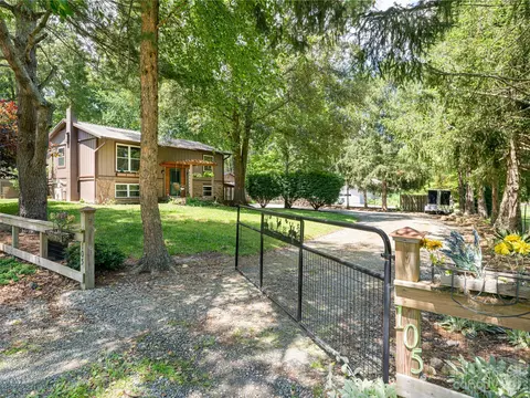 105 Mccraw Rd, Flat Rock, NC 28731 photo 2