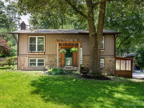 105 Mccraw Rd, Flat Rock, NC 28731