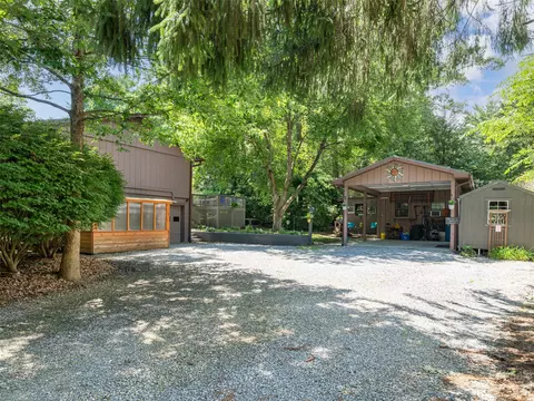105 Mccraw Rd, Flat Rock, NC 28731 photo 4