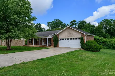 8241 Madison Ln, Hickory, NC 28602