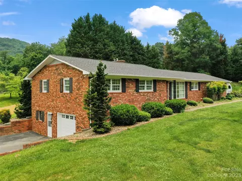 428 Ivy Hill Dr, Waynesville, NC 28785
