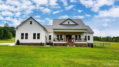261 Lakewood Rd, Oakboro, NC 28129