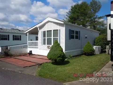 20 Strollers Ln, Waynesville, NC 28785