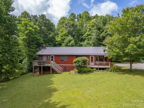 71 Harvey Osteen Rd, Zirconia, NC 28790