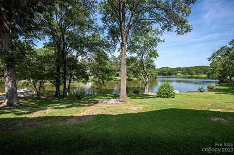 711 Shoreline Dr, Lancaster, SC 29720