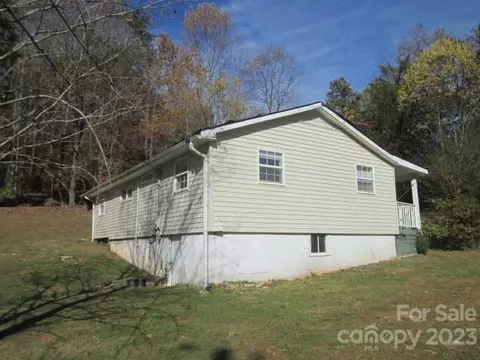 66 Huskins Branch Rd, Marion, NC 28752