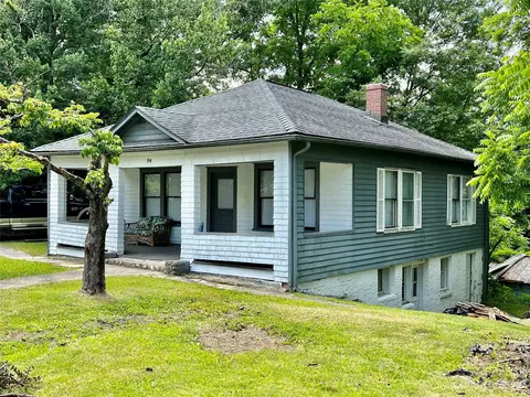 84 Mills Ave, Brevard, NC 28712