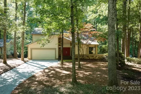 2 Whipporwill Ct, Lake Wylie, SC 29710