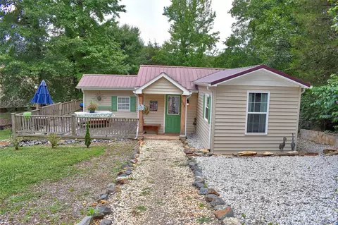 534 Shoreline Dr, Badin Lake, NC 28127