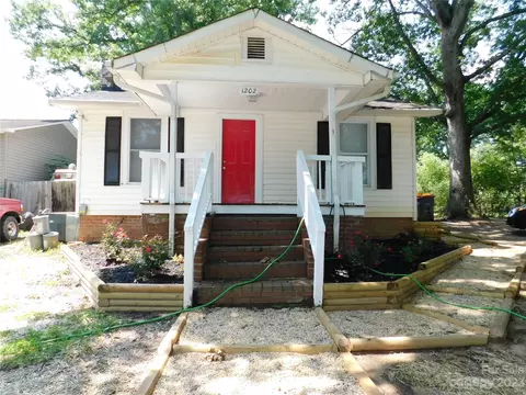 1202 Brookdale St, Kannapolis, NC 28083