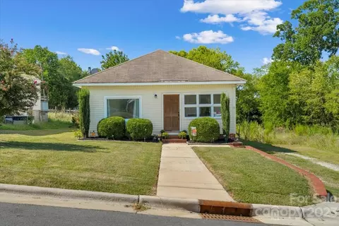 66 Willow St, Badin, NC 28009