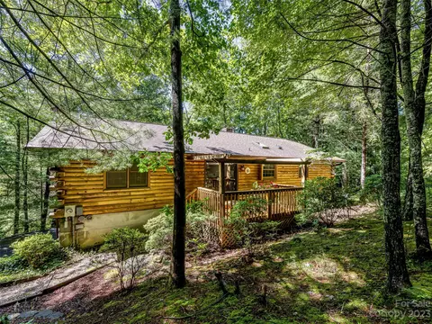 423 Rambling Dr, Hendersonville, NC 28739