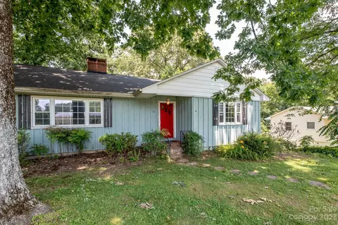 351 Hawthorne Dr, Brevard, NC 28712