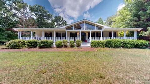 136 Monte Vista Ln, Lake Lure, NC 28746