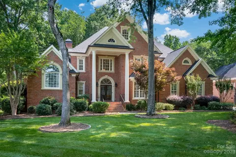 8706 Calumet Farms Dr, Waxhaw, NC 28173