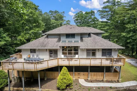 7 Azalea Ln, Spruce Pine, NC 28777