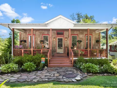 42 Boxwood Ln, Brevard, NC 28712