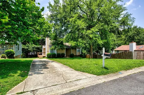 9121 St Michaels Ln, Charlotte, NC 28227