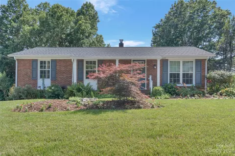208 Stephens Dr, Morganton, NC 28655 photo 3