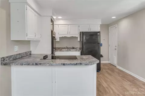 208 Stephens Dr, Morganton, NC 28655 photo 8