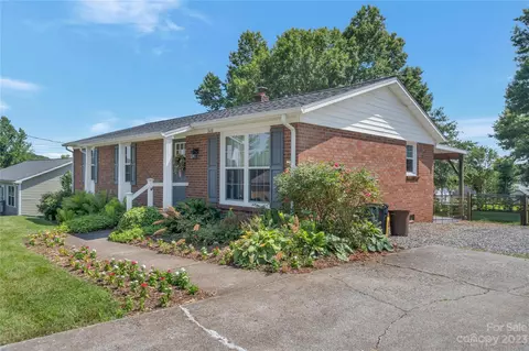 208 Stephens Dr, Morganton, NC 28655 photo 4