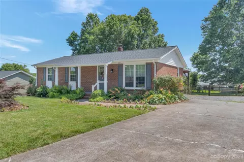 208 Stephens Dr, Morganton, NC 28655