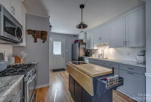 1403 Abbey Place Dr, Belmont, NC 28012