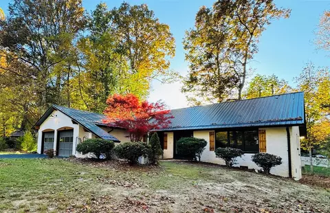 128 E Laurel Ln, Etowah, NC 28729