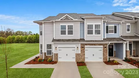 12 Ravens Ridge Rd, Hendersonville, NC 28792
