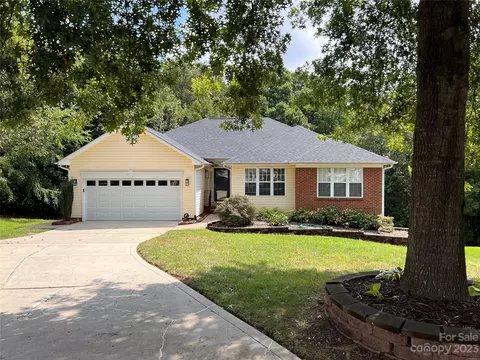 7721 Cotswold Ct, Charlotte, NC 28213