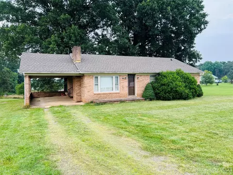 1216 Wandering Ln #D, Hickory, NC 28601