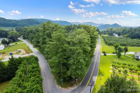 9999 Lamb Mountain Rd, Hendersonville, NC 28792