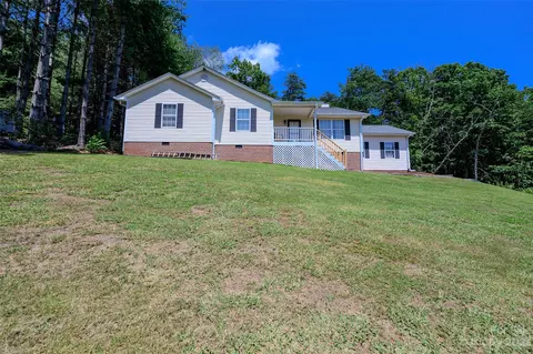 7962 Oakmont Dr, Hickory, NC 28602