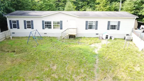 140 Ladybug Ln, Penrose, NC 28766