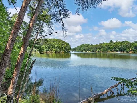 4 Huskey Pointe, Mill Spring, NC 28756