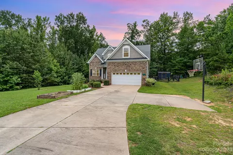 5233 Quarry Dr, Lancaster, SC 29720 photo 2