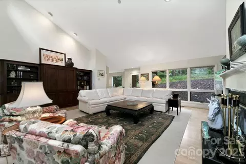 209 Ugedaliyvi Ct, Brevard, NC 28712