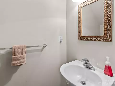 9906 Treeside Ln, Matthews, NC 28105 photo 5