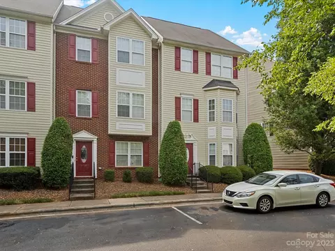 9906 Treeside Ln, Matthews, NC 28105 photo 2