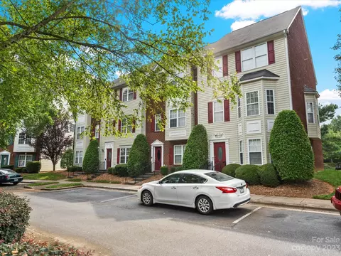 9906 Treeside Ln, Matthews, NC 28105