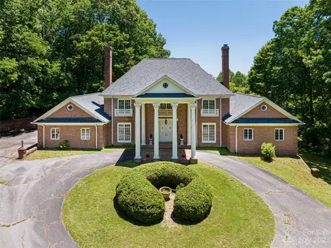 30 Trenholm Woods Dr, Hendersonville, NC 28739