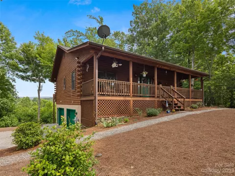 201 Staton Ridge Rd, Saluda, NC 28773