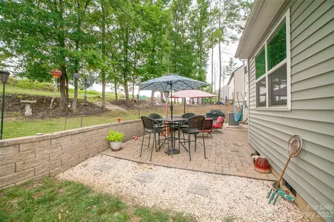 270 Hydrangea Dr, Clover, SC 29710 photo 3