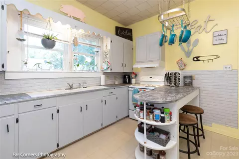 581 Baldwin Ave, Marion, NC 28752 photo 3